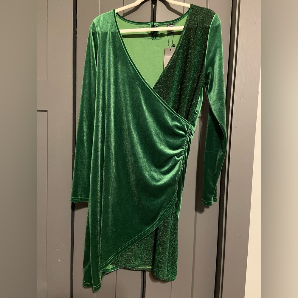 Elegant Green Velvet Wrap Dress